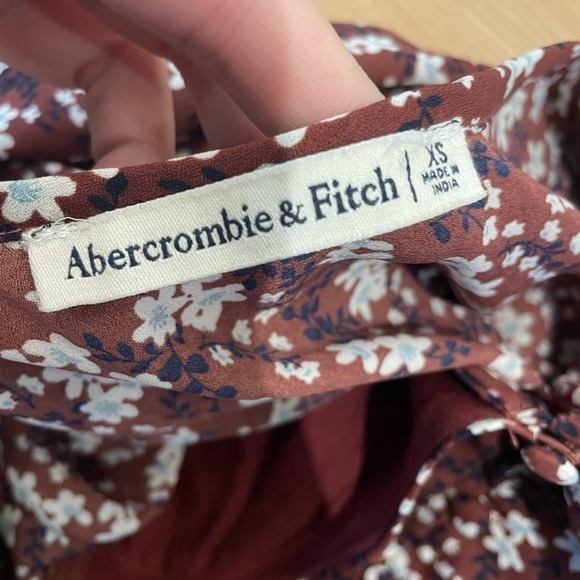 A&F burgundy top - Picture 3 of 3